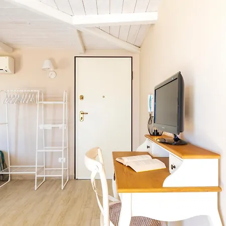 アパート 5' From The Sea, Modern With Terrace, Bbq And Sea View クアルトゥ・サンテーレナ